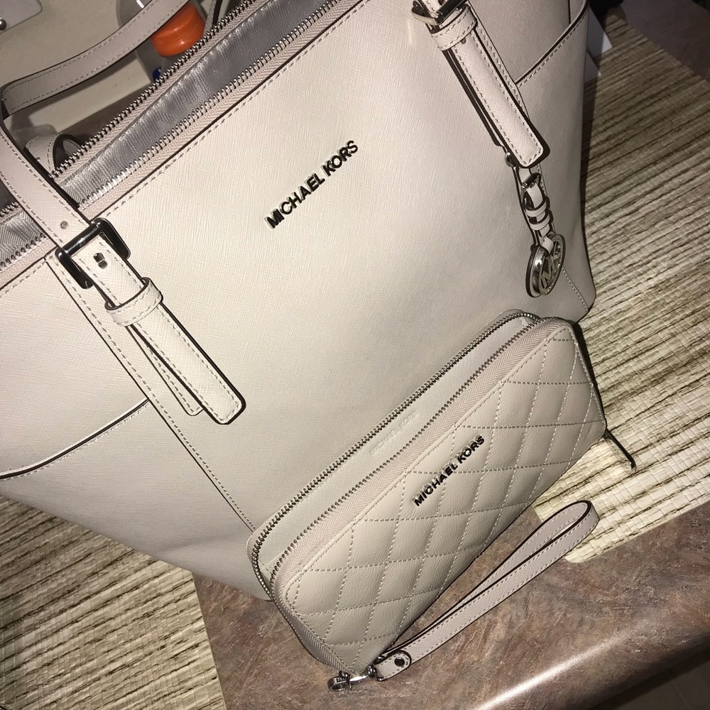 Michael Kors purse and wallet - Picture 2 of 4